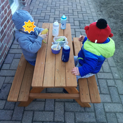 Zwischenmahlzeit im Garten